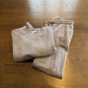 Cozy Gray Sweatshirt and Sweatpants Set